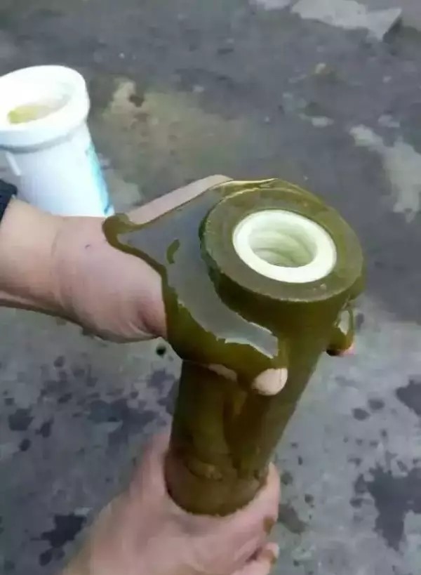 我在更换净水器滤芯，您过来看看_家用净水器
